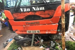 ha noi va cham voi xe bus tai xe xe may tu vong tai cho