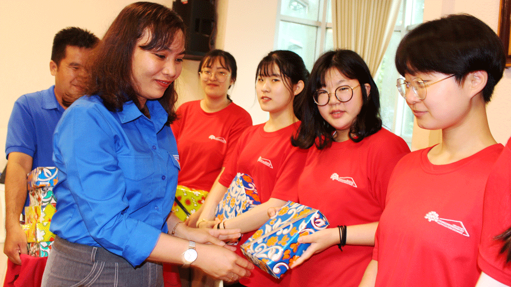 Giao lưu văn hoá gắn kết tình hữu nghị thanh niên Việt - Hàn tại Long An giao luu van hoa gan ket tinh huu nghi thanh nien viet han tai long an