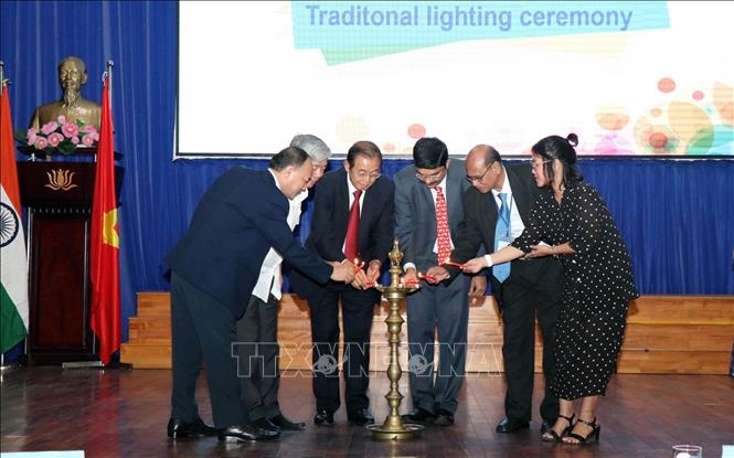 Bạn bè Việt - Ấn hội ngộ tại kỷ niệm 72 năm Ngày Độc lập Cộng hòa Ấn Độ ban be viet an hoi ngo tai ky niem 72 nam ngay doc lap cong hoa an do