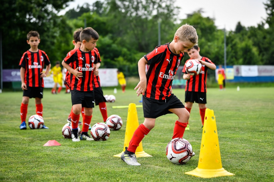 Tháng 11, khai trương Học viện đào tạo bóng đá AC Milan Hà Nội thang 11 khai truong hoc vien dao tao bong da ac milan ha noi