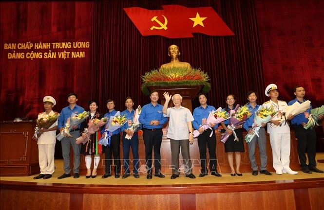 50 nam thuc hien di chuc bac ho dang vien tre can vua co duc vua co tai