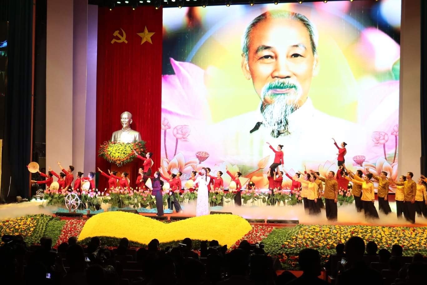 di chuc cua chu tich ho chi minh mai la ngon co quy tu suc manh toan dan toc