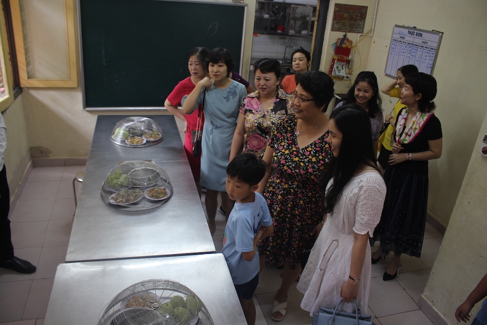 Đại sứ quán Trung Quốc tại Việt Nam trao hơn 70 phần quà trung thu dai su quan trung quoc tai viet nam trao hon 70 phan qua trung thu