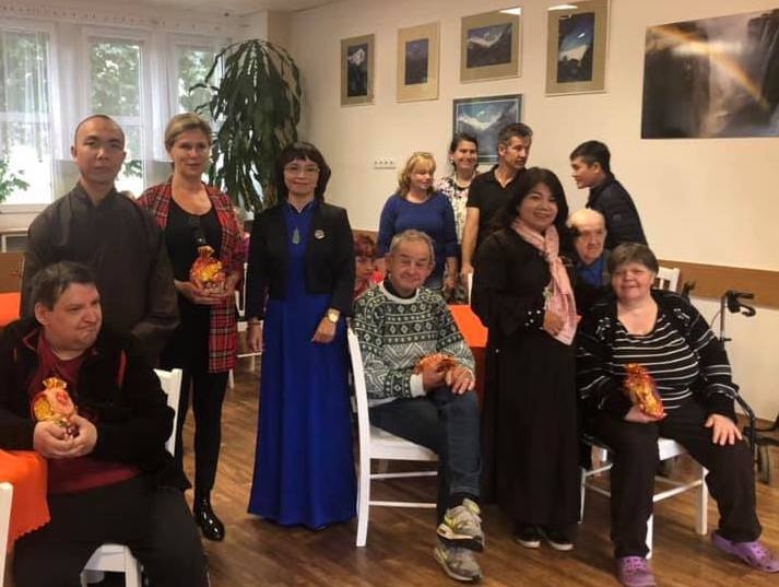Cộng đồng người Việt tại Séc giúp đỡ người khuyết tật bản địa tại Praha cong dong nguoi viet tai sec trao hoi am den nguoi khuyet tat tai praha