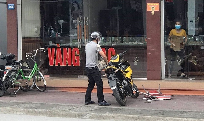 Lộ diện kẻ nổ súng cướp tiệm vàng ở Quảng Ninh lo dien ke no sung cuop tiem vang o quang ninh