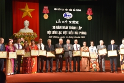 bon danh ca viet kieu hat vi nguoi ngheo o hoi an