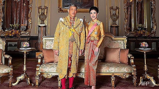 hoang quy phi thai lan bat ngo bi tuoc moi danh hieu sau 3 thang duoc sac phong