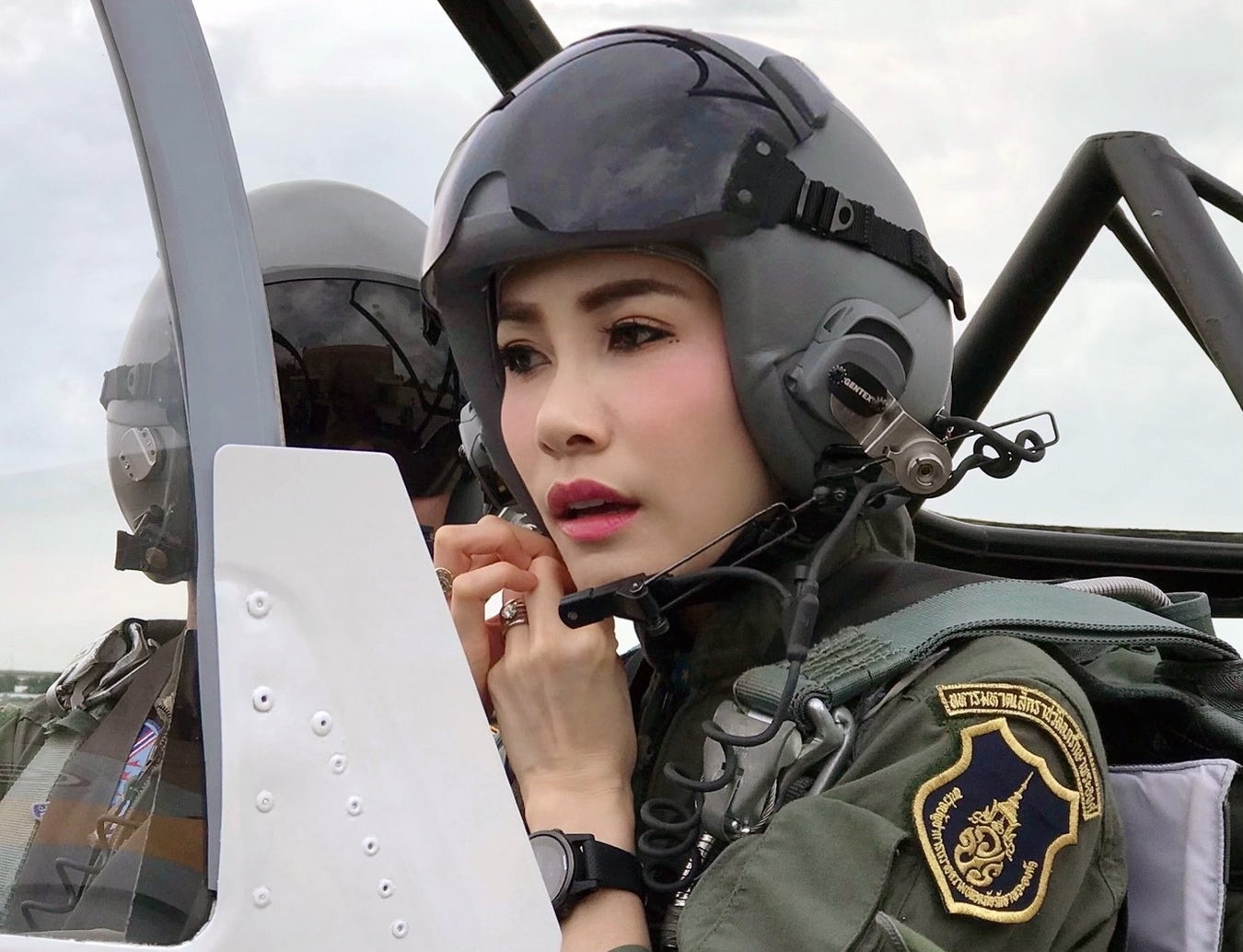 Nhan sắc Hoàng Quý Phi Thái Lan vừa bị phế truất ở tuổi 34 nhan sac xinh dep cua hoang quy phi thai lan vua bi phe truat