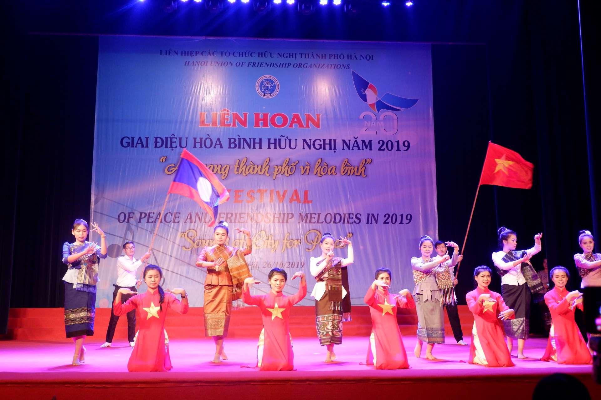 Giai điệu hoà bình ngân vang tại Thành phố vì hoà bình giai dieu hoa binh ngan vang tai thanh pho vi hoa binh