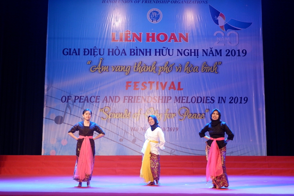 Giai điệu hoà bình ngân vang tại Thành phố vì hoà bình giai dieu hoa binh ngan vang tai thanh pho vi hoa binh