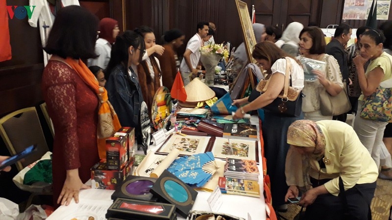 Việt Nam và 30 cơ quan đại diện ngoại giao châu Á tham gia Hội chợ Từ thiện quốc tế Bazaar, Ai Cập an tuong viet nam tai hoi cho tu thien quoc te bazaar ai cap
