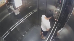 video suyt gap diem vuong vi buoc vao thang may tu tang 30