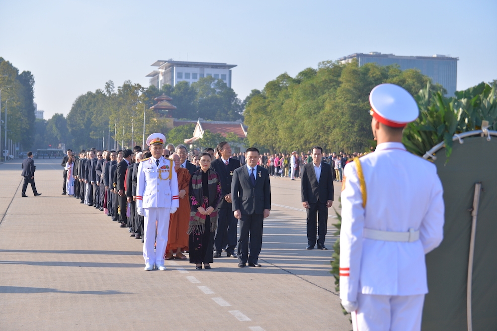 Đoàn đại biểu VUFO viếng Lăng Chủ tịch Hồ Chí Minh, tưởng niệm các anh hùng, liệt sỹ trước Đại hội VI doan dai bieu vufo vieng lang chu tich ho chi minh tuong niem cac anh hung liet sy truoc dai hoi vi