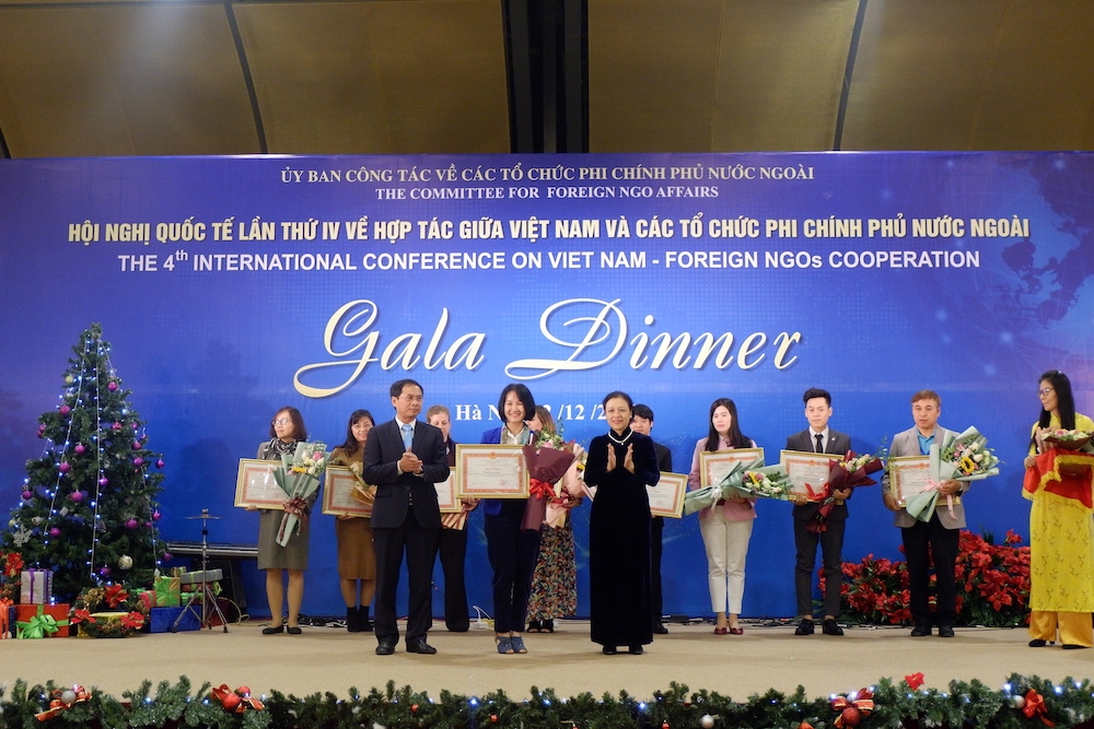 Vinh danh 29 tổ chức phi chính phủ có đóng góp tích cực cho Việt Nam giai đoạn 2014-2018 vinh danh 29 to chuc phi chinh phu co dong gop tich cuc cho viet nam giai doan 2014 2018
