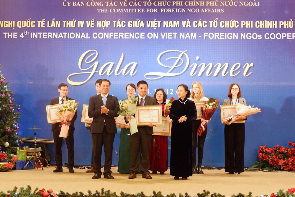 Vinh danh 29 tổ chức phi chính phủ có đóng góp tích cực cho Việt Nam giai đoạn 2014-2018 vinh danh 29 to chuc phi chinh phu co dong gop tich cuc cho viet nam giai doan 2014 2018