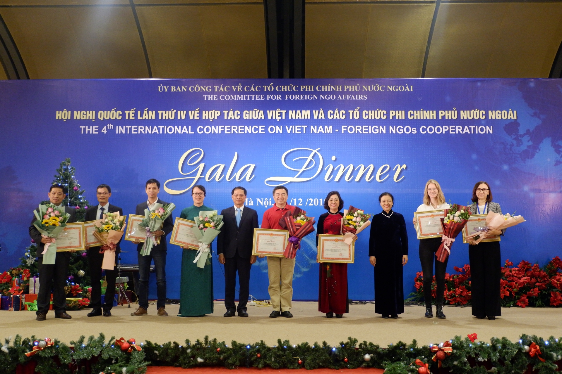Vinh danh 29 tổ chức phi chính phủ có đóng góp tích cực cho Việt Nam giai đoạn 2014-2018 vinh danh 29 to chuc phi chinh phu co dong gop tich cuc cho viet nam giai doan 2014 2018