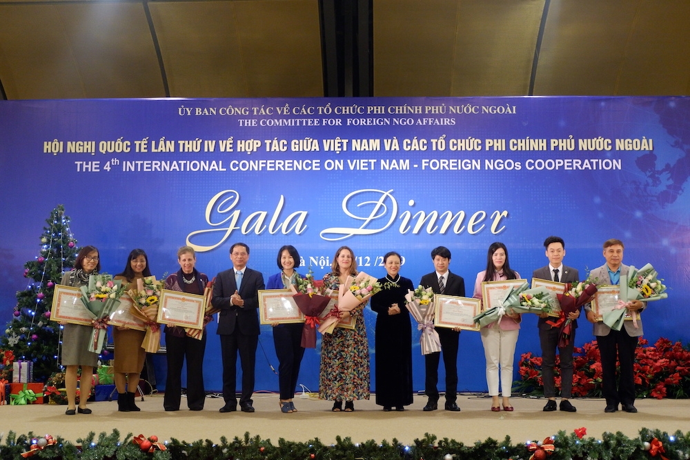 Vinh danh 29 tổ chức phi chính phủ có đóng góp tích cực cho Việt Nam giai đoạn 2014-2018 vinh danh 29 to chuc phi chinh phu co dong gop tich cuc cho viet nam giai doan 2014 2018