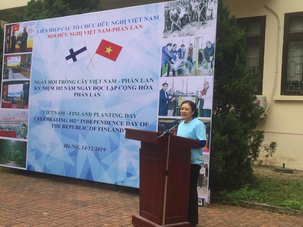 Trồng hơn 100 cây xanh nhân 102 năm Ngày độc lập Phần Lan trong hon 100 cay xanh nhan 102 nam ngay doc lap phan lan