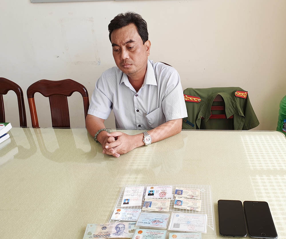 Đại tá giả đến thăm công an thật: Từng lừa rất nhiều người dai ta gia den tham cong an that o hau giang khai nhan tung lua rat nhieu nguoi