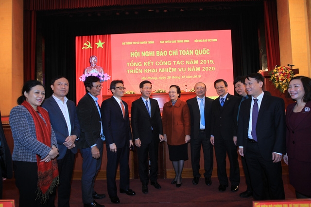 Nhìn lại những ưu, khuyết điểm của báo chí toàn quốc năm 2019 nhin lai nhung uu khuyet diem cua bao chi toan quoc nam 2019