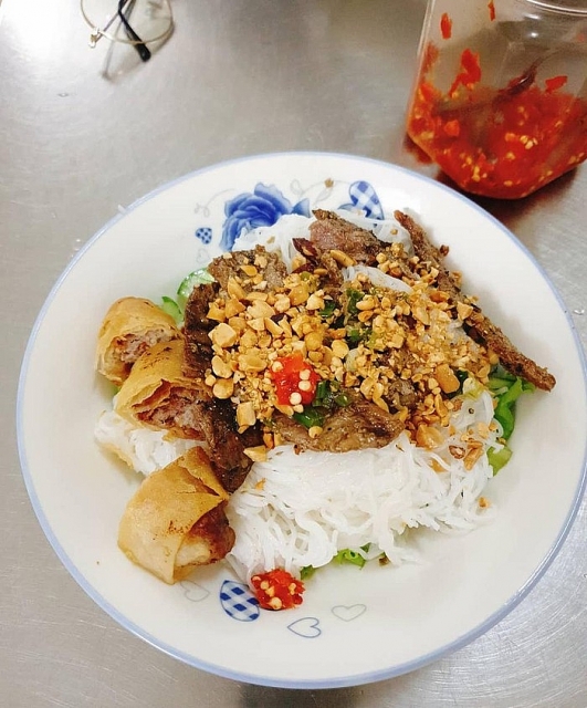 Điểm danh những hẻm ăn vặt giá rẻ ở ngay quận 1 TP.HCM diem danh nhung hem an vat gia re o ngay quan 1 tphcm