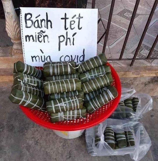 Ấm lòng những suất ăn miễn phí giữa mùa dịch Covid-19 am long nhung suat an mien phi giua mua dich covid 19