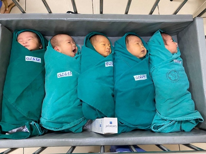 Trong thời gian cách ly, Bệnh viện Bạch Mai đón 5 em bé chào đời benh vien bach mai 5 em be chao doi trong thoi gian cach ly