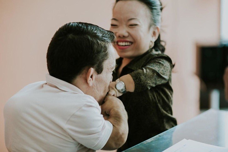 Cặp vợ chồng nhỏ bé nhất hành tinh và tình yêu từ cái nhìn đầu tiên cap doi nho be nhat hanh tinh va tinh yeu tu cai nhin dau tien