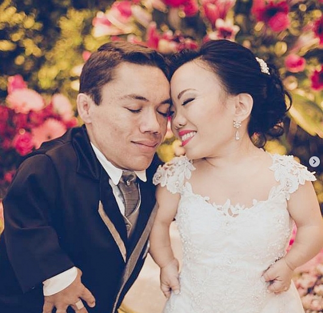 Cặp vợ chồng nhỏ bé nhất hành tinh và tình yêu từ cái nhìn đầu tiên cap doi nho be nhat hanh tinh va tinh yeu tu cai nhin dau tien