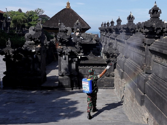 Nhiều điểm du lịch nổi tiếng trên thế giới đóng cửa để khử trùng nhieu diem du lich noi tieng dong cua de khu trung