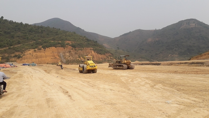 Công trình trọng điểm Ẳng Cang - Điện Biên thi công 10 năm vẫn... ngổn ngang cong trinh trong diem ho chua nuoc ang cang thi cong 10 nam van ngon ngang
