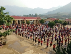 video can canh thu choi mo hinh tau sieu toc xe nuoc o ha noi