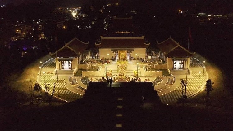 Chủ tịch nước Nguyễn Xuân Phúc cắt băng khánh thành Đền thờ Liệt sĩ tại chiến trường Điện Biên Phủ Chủ tịch nước Nguyễn Xuân Phúc cắt băng khánh thành Đền thờ Liệt sĩ tại chiến trường Điện Biên Phủ