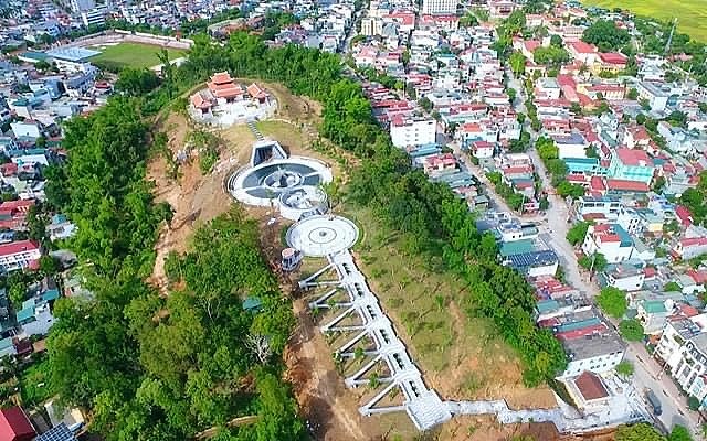 Chủ tịch nước Nguyễn Xuân Phúc cắt băng khánh thành Đền thờ Liệt sĩ tại chiến trường Điện Biên Phủ Chủ tịch nước Nguyễn Xuân Phúc cắt băng khánh thành Đền thờ Liệt sĩ tại chiến trường Điện Biên Phủ