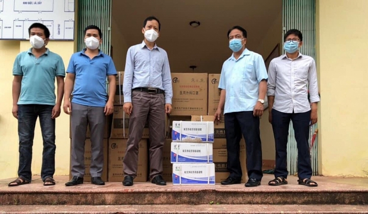Thành phố Phổ Nhĩ (Trung Quốc) tặng vật tư y tế giúp Điện Biên (Việt Nam) chống dịch Covid-19