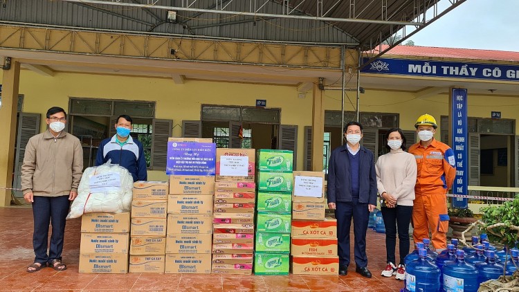 Điện lực Điện Biên hỗ trợ các trường học khu vực biên giới chống dịch Covid-19 Điện lực Điện Biên hỗ trợ các trường học khu vực biên giới chống dịch Covid-19