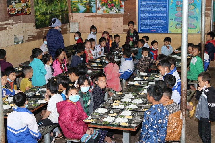 Mô hình trường phổ thông dân tộc bán trú nâng bước học sinh nghèo đến trường