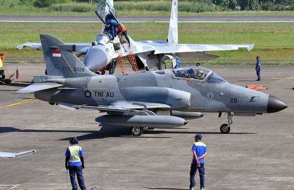 Hai tiêm kích Hawk 100/200 của Không lực Indonesia. 1427 indonesian air force s hawk 100 200 jets 2517940