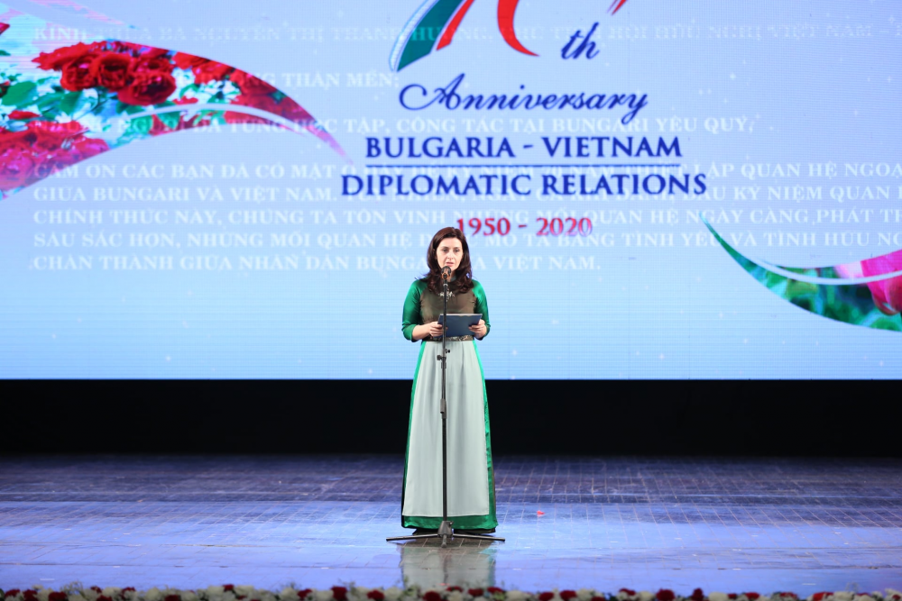 Đại sứ đặc mệnh toàn quyền Cộng hòa Bulgaria tại Việt Nam Marinela Petkova phát biểu tại buổi lễ. Ảnh: T.Việt/VUFO. Đại sứ đặc mệnh toàn quyền Cộng hòa Bulgaria tại Việt Nam Marinela Petkova phát biểu tại buổi lễ. Ảnh: T.Việt/VUFO.