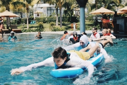 cac loai trong kinh chinh hang chong anh sang xanh