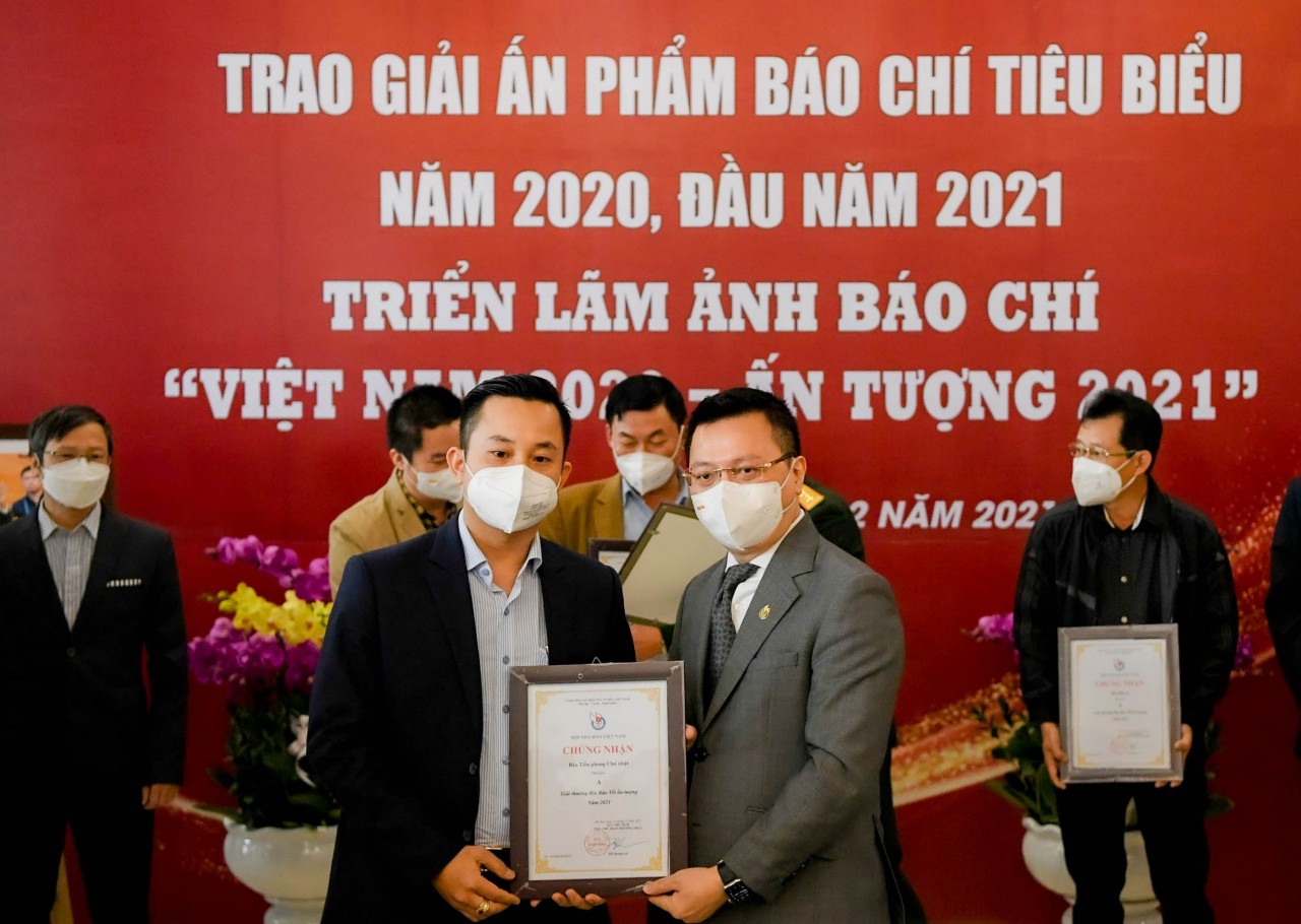 Tạp chí Thời Đại đoạt Giải A bìa báo Tết ấn tượng năm 2021