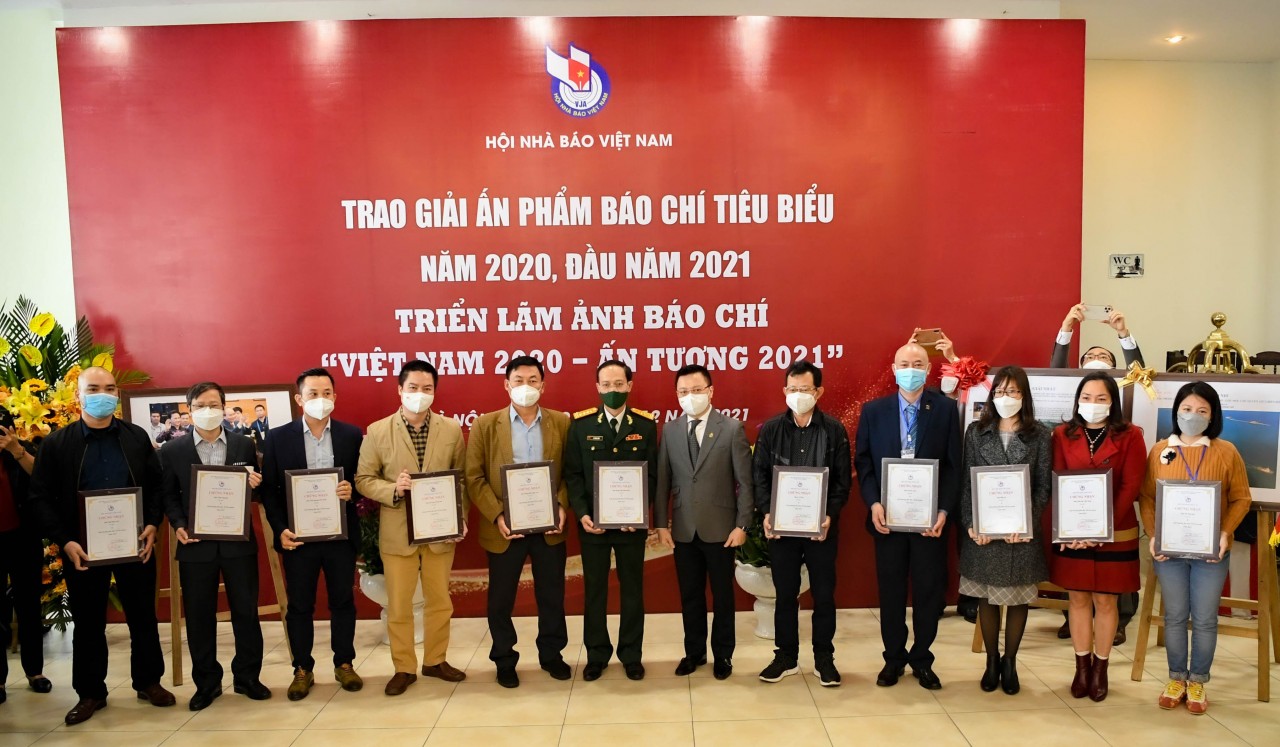 Tạp chí Thời Đại đoạt Giải A bìa báo Tết ấn tượng năm 2021