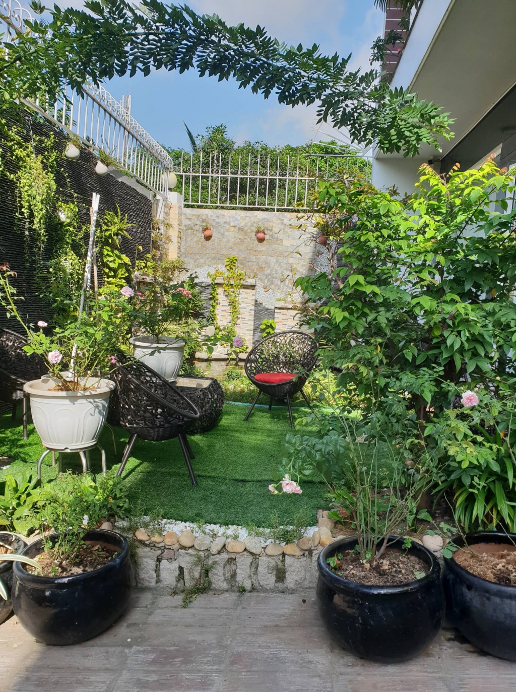 Sân thượng 200m2 ngỡ như vườn cây lá xanh tươi mướt mắt ở quận 12, TP. HCM