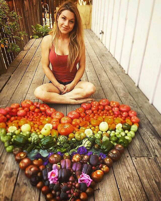 Khu vườn siêu dễ thương với đủ sắc màu rau củ quả organic của mẹ đơn thân cùng hai con trai khu vuon sieu de thuong voi du sac mau rau cu qua organic cua me don than cung hai con trai