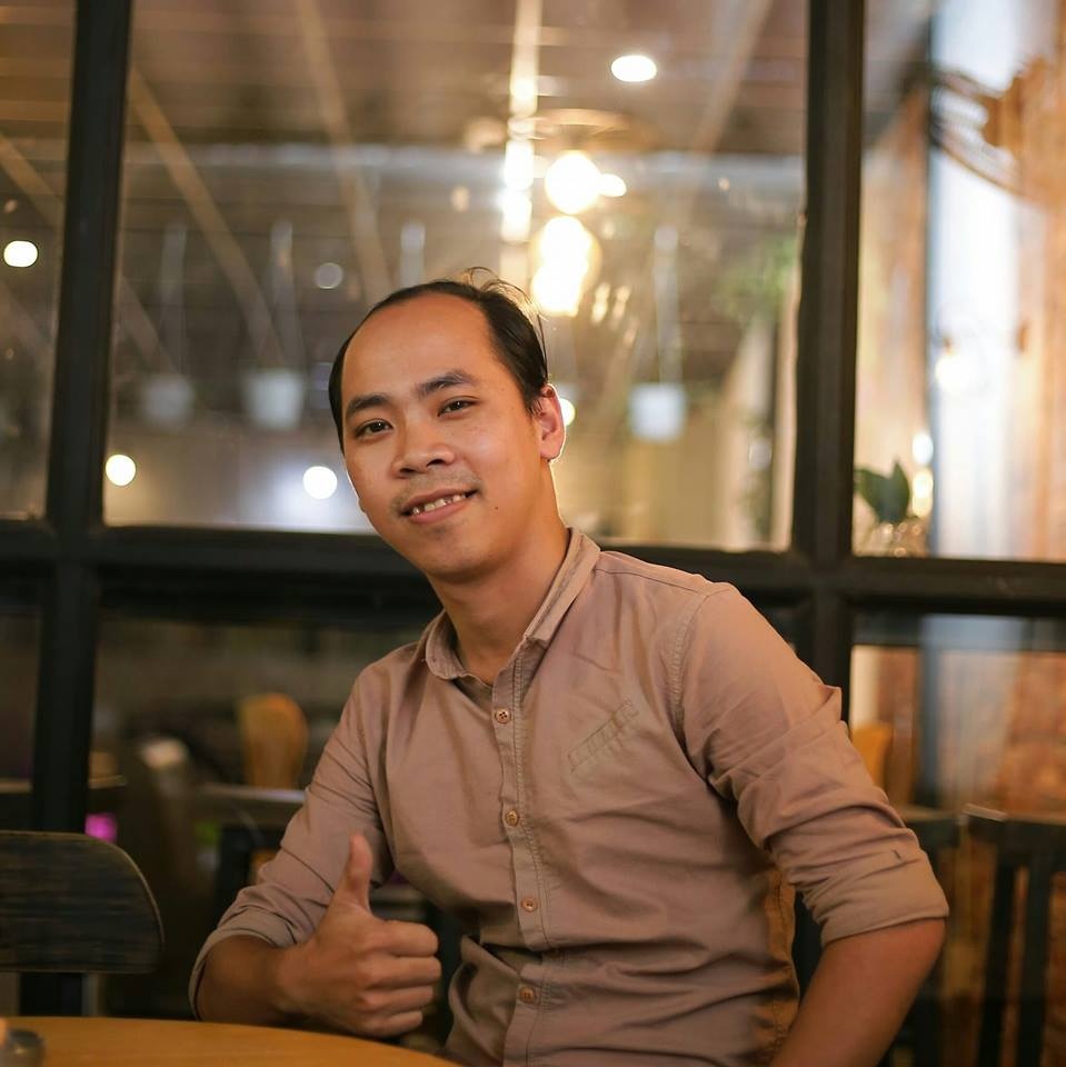 Chàng trai trẻ thu hoạch hàng tạ rau nhờ thiết kế trụ trồng theo mô hình khí canh ở Sài Gòn chang trai tre thu hoach hang ta rau nho thiet ke tru trong theo mo hinh khi canh o sai gon
