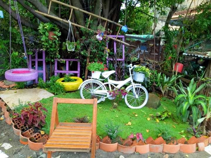 Khu vườn 200m2 trang trí hút mắt từ việc tận dụng đồ cũ của bà mẹ yêu thiên nhiên ở TP HCM khu vuon 200m2 trang tri hut mat tu viec tan dung do cu cua ba me yeu thien nhien o tp hcm