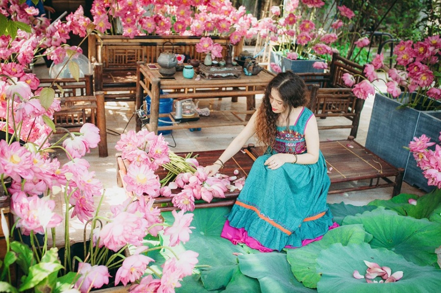 Người phụ nữ "nặng lòng" nâng niu mang cả hương sen Hà Nội vào tổ ấm Người phụ nữ