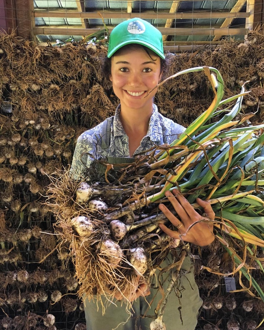 Cuộc sống hạnh phúc của vợ chồng trẻ cùng làm vườn, trồng rau trên mảnh đất xa phố thị Cuộc sống hạnh phúc của vợ chồng trẻ cùng làm vườn, trồng rau trên mảnh đất xa phố thị