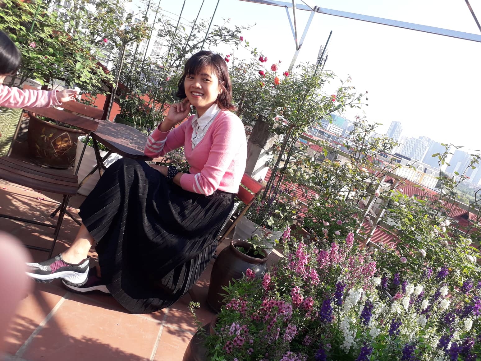 khu vuon nhieu nang am va rau qua sach tren san thuong rong 50m2 o ha noi