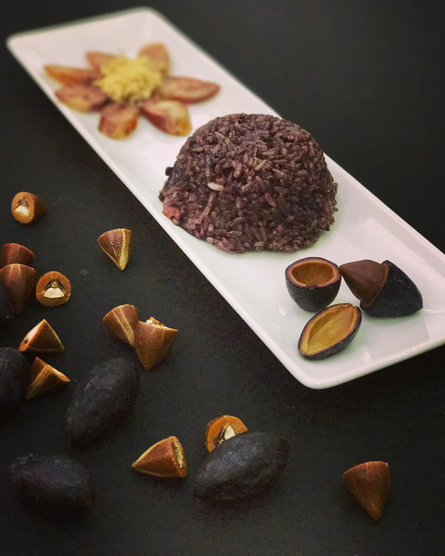 Sticky rice with black canarium – A new favorite of Hanoians Sticky rice with black canarium – A new favorite of Hanoians